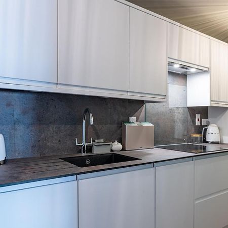 Large Stylish Studio In The Heart Of The City Бат Екстериор снимка
