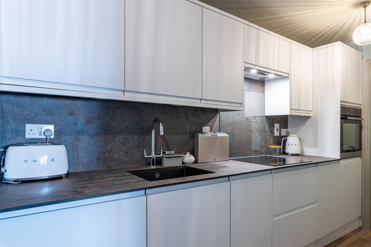 Large Stylish Studio In The Heart Of The City Бат Екстериор снимка